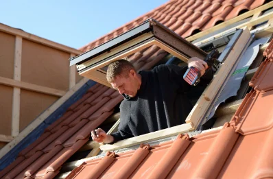 Pose de fenêtres de toit Velux à Rémering